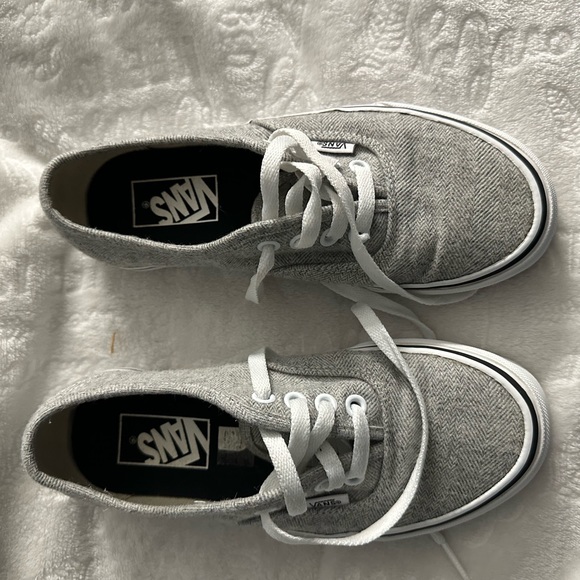 Vans - Picture 2 of 5